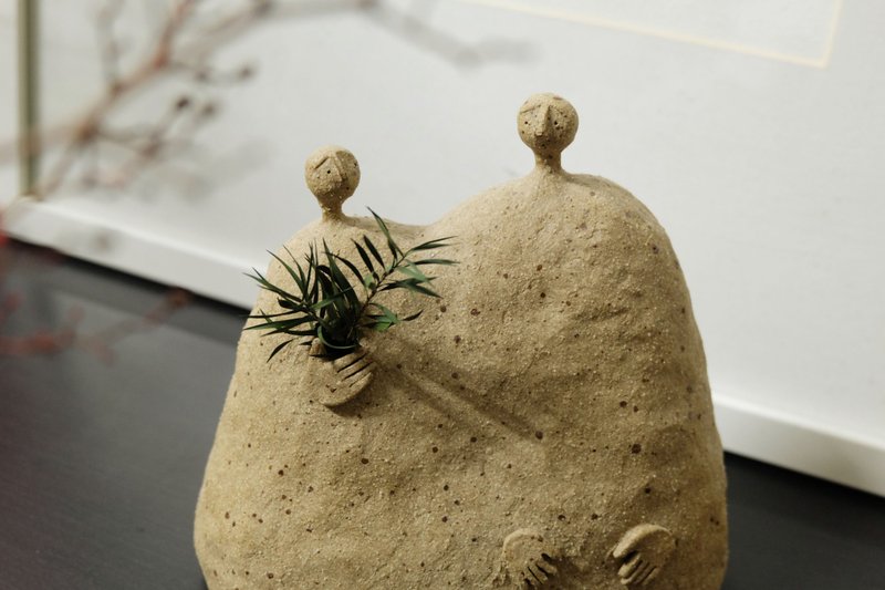 | Luna 陶偶系列 | 倆伴 陶器 小花瓶 擺設 - 花瓶/花器 - 陶 咖啡色