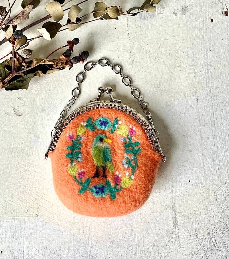 お花のリースと小鳥の刺繍がま口ーブロッサム - 化妝包/收納袋 - 羊毛 橘色