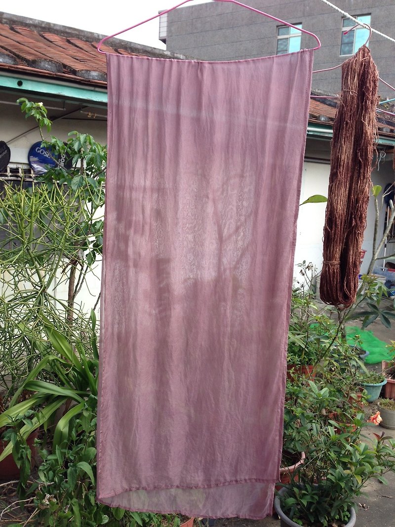 Comfrey vegetable dyes silk towel - ผ้าพันคอ - ผ้าไหม สีม่วง