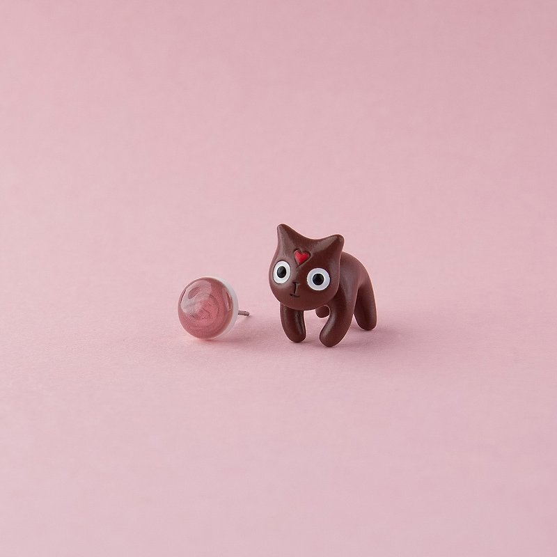 Chocolate cat earrings - Polymer Clay Earrings,Handmade&Handpainted Catlover - 耳環/耳夾 - 黏土 咖啡色