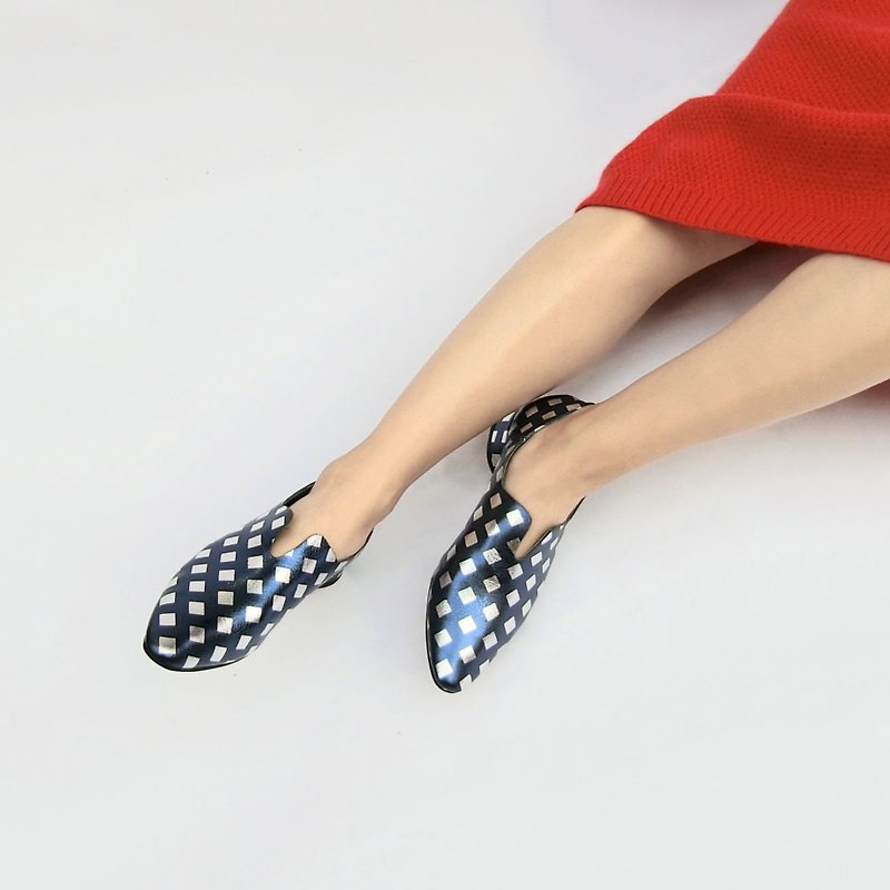 Diamond-tip pointed leather low heel shoes||Night Rhapsody|| 8168 - รองเท้าหนังผู้หญิง - หนังแท้ สีน้ำเงิน