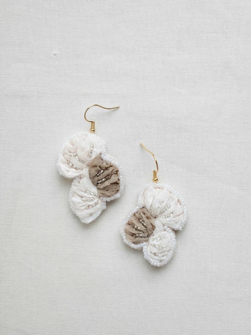 Gauze ear ring cotton coral - ต่างหู - ไฟเบอร์อื่นๆ สีนำ้ตาล