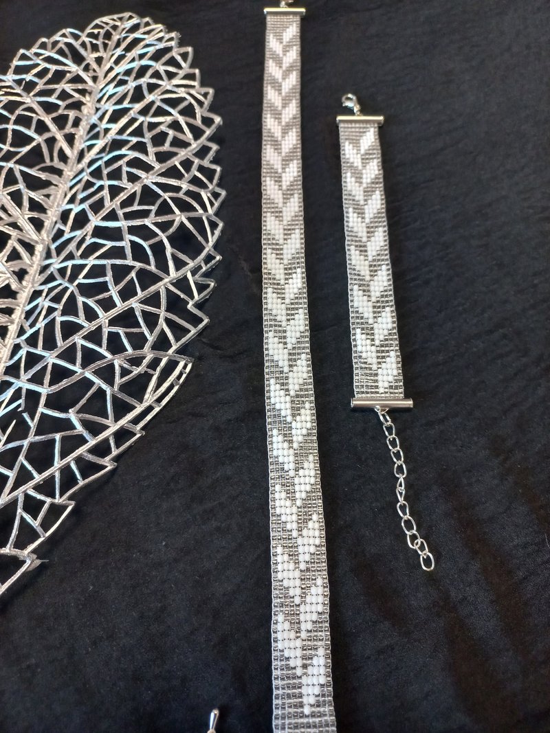Beads choker and bracelet set spike transparent and white handmade jewelry - 其他 - 琉璃 多色