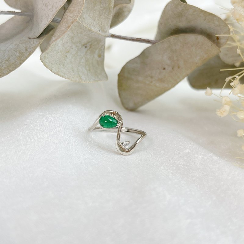 Light luxury jewelry-fashionable water drop emerald ring - แหวนทั่วไป - เครื่องเพชรพลอย 