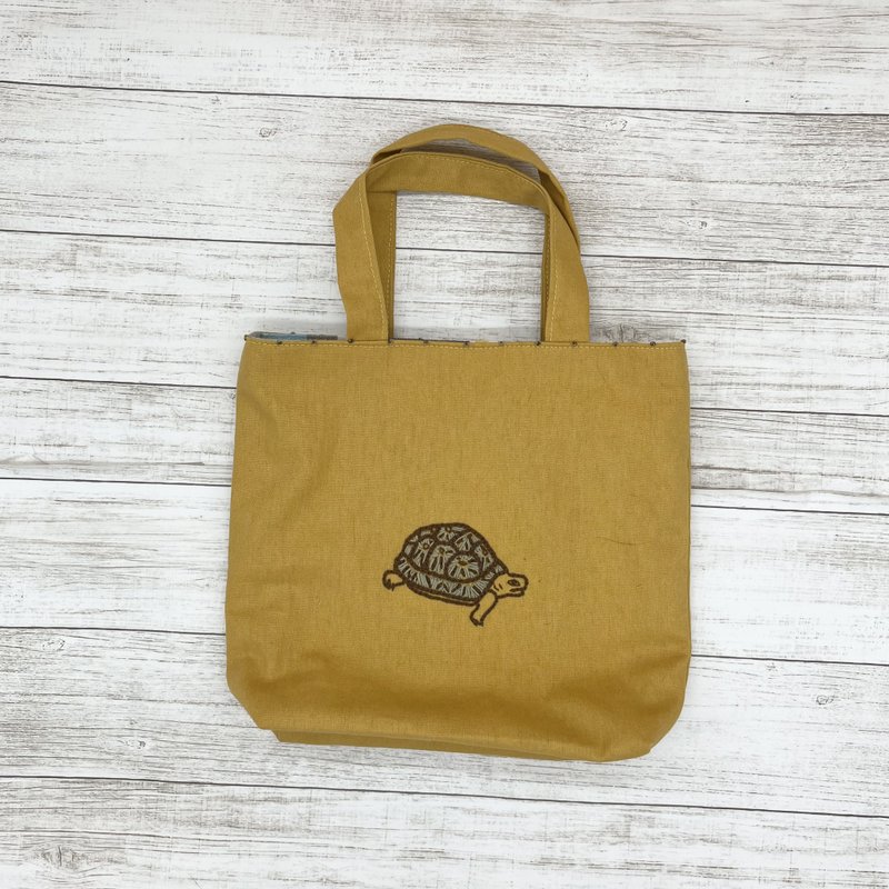 亀刺繍 トートバッグ - 手提包/手提袋 - 棉．麻 黃色