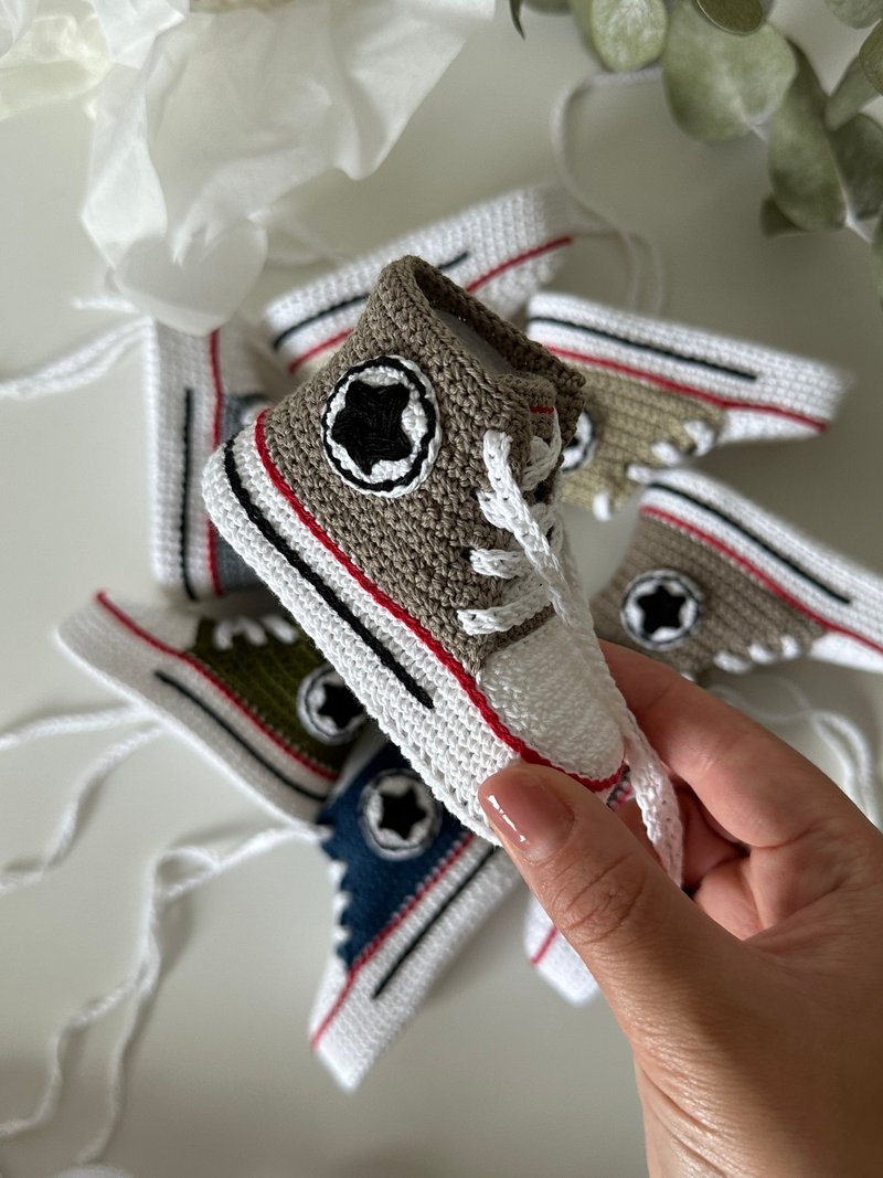 Baby Booties Converse Crochet Unisex Crochet Baby Booty Shoe Shower Gift newborn - รองเท้าเด็ก - ผ้าฝ้าย/ผ้าลินิน สีนำ้ตาล