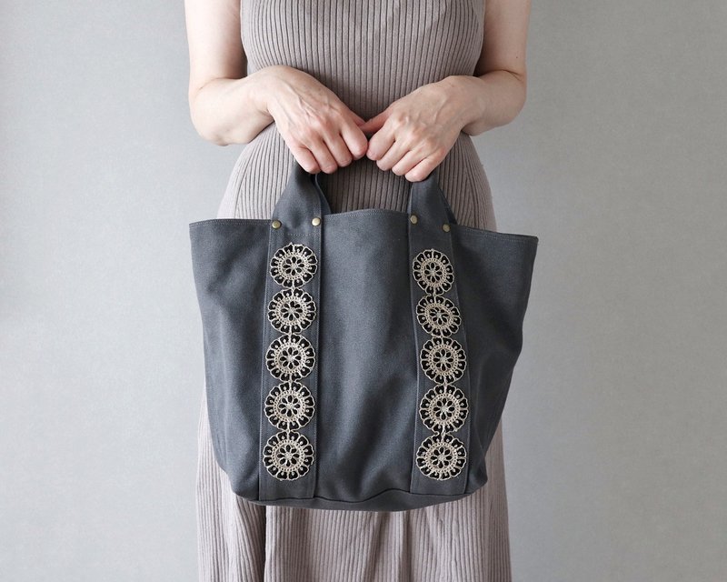 A stylish tote bag you'll want to show off (black gray) - กระเป๋าถือ - ผ้าฝ้าย/ผ้าลินิน สีเทา