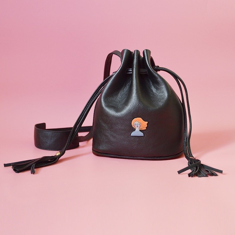 Song in the summer travel bucket bag hand-made small beam port shoulder / diagonal package - กระเป๋าแมสเซนเจอร์ - หนังแท้ สีดำ