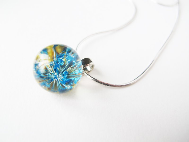 ＊Rosy Garden＊ Yellow and blue pressed Queen Annes lace flower resin semi ball pendant Sterling silver chain necklace - Chokers - Other Materials Blue