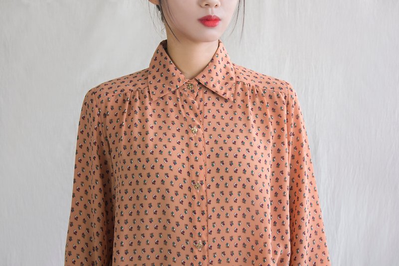 Orange half-faced flower vintage long-sleeved shirt - เสื้อเชิ้ตผู้หญิง - เส้นใยสังเคราะห์ สีส้ม
