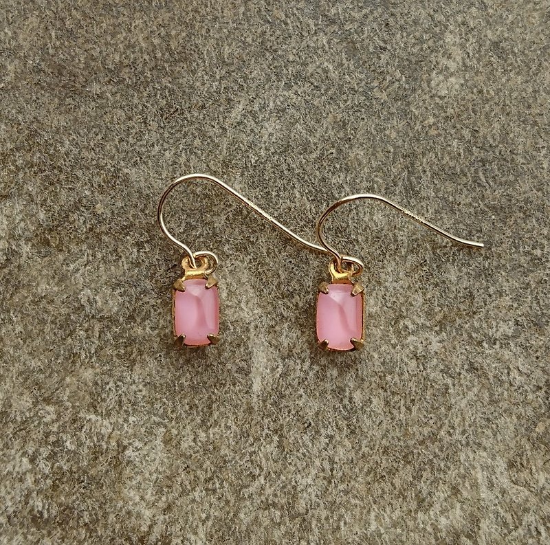 シンプルなピンクのガラスのイヤリング - ピアス・イヤリング - 金属 ピンク
