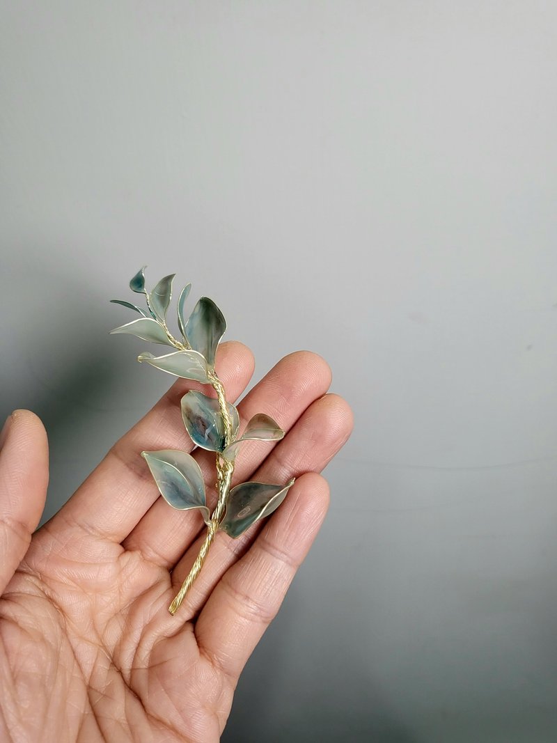 尤加利。胸針。沾浸藝術花。飾物。生日禮物 - 胸針 - 樹脂 