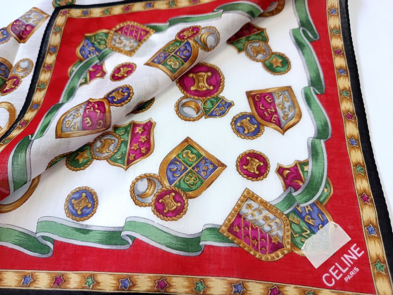 Celine Paris Vintage Handkerchief Shields Heraldry 19x 19 inches. - 手帕 - 棉．麻 紅色