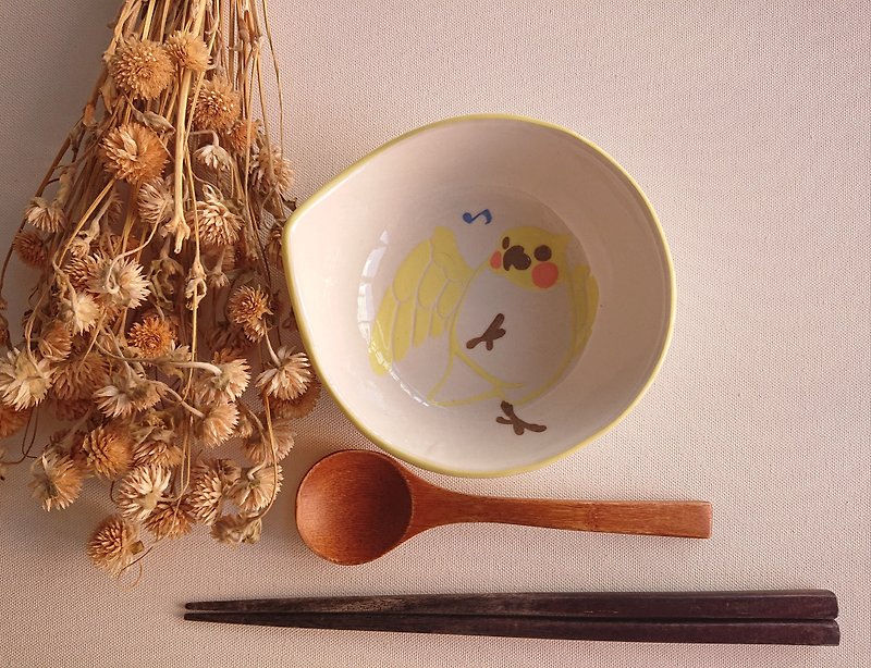 Hey! Bird friend! Huanghua Xuanfeng feet shallow bowl - Bowls - Porcelain Yellow