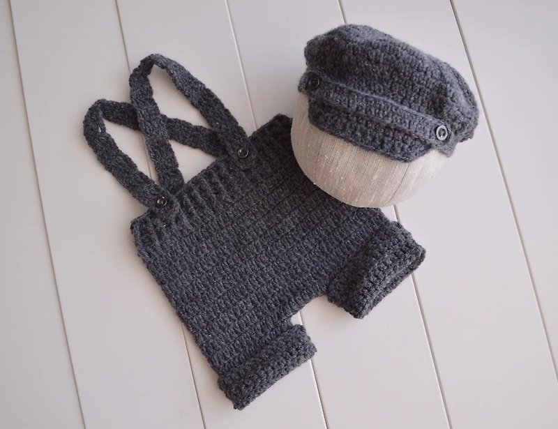 Newborn boy grey crochet outfit: newsboy cap and pants. Newborn baby knit set - 其他 - 羊毛 灰色