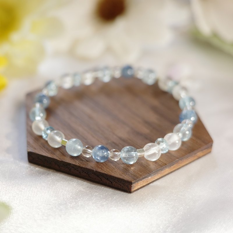 [With Snow as Blue] Crystal Bracelet Design Peach Blossom Positive Energy Aquamarine Blue Moonlight Topaz Customized - สร้อยข้อมือ - คริสตัล สีน้ำเงิน