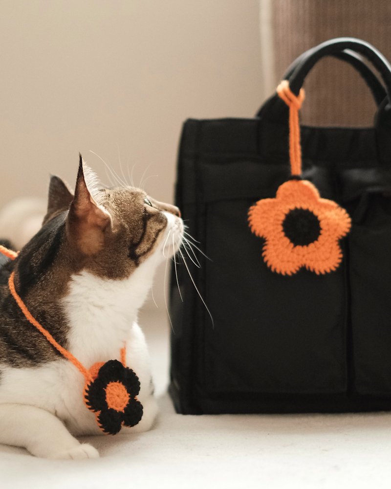 Handwoven Double Sided Flower | Pet Necklace Owner Bag Charms | Crochet - ปลอกคอ - ผ้าฝ้าย/ผ้าลินิน 