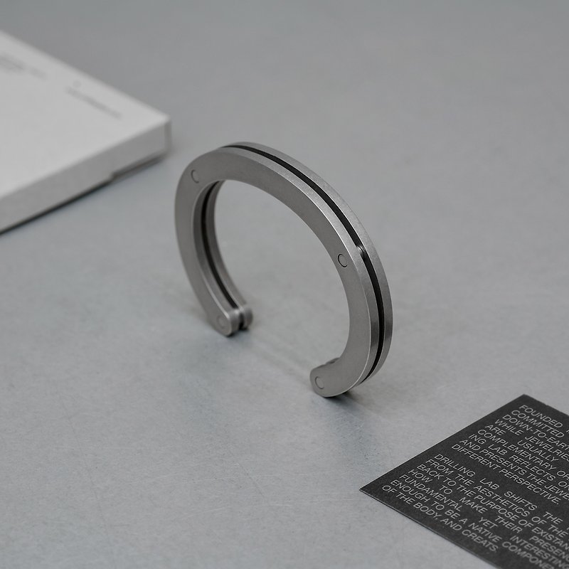 ANONYMOUS CUFF BRACELET 316鋼製手環_鋼色 - 手鍊/手環 - 不鏽鋼 銀色