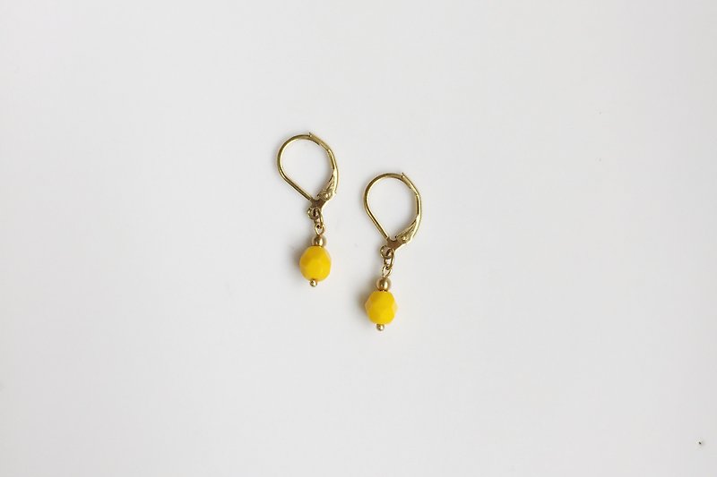 小黃 黃銅玻璃珠造型耳環 - 耳環/耳夾 - 其他金屬 黃色