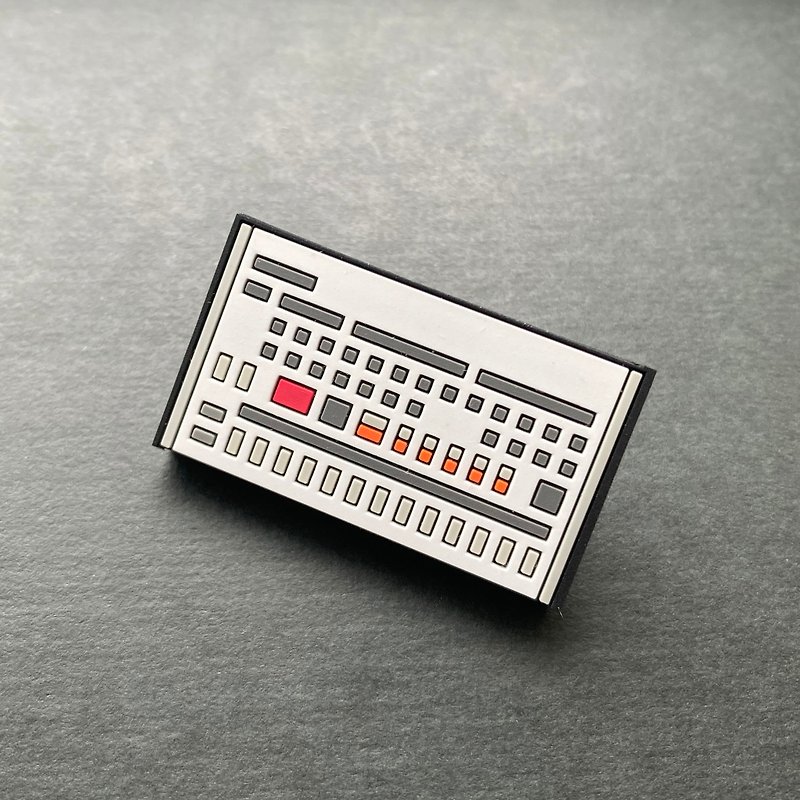 Pin Badge Rhythm Machine Rubber Pin Badge 02 PCM-Analog RhythmMachine 909 - Brooches - Rubber White