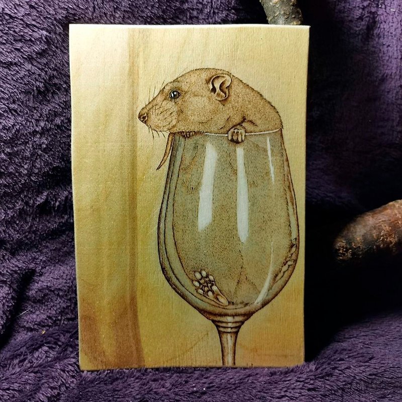 Woodburning Rat in a wine glass - 牆貼/牆身裝飾 - 木頭 咖啡色