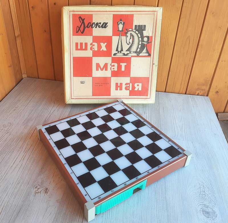 Soviet plastic chess board new vintage – Russian chessboard only 4 cm square - 桌遊/牌卡 - 塑膠 