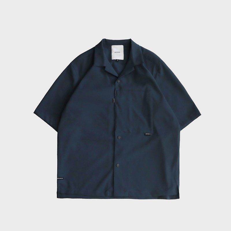 DYCTEAM - RePET Pocket short sleeve shirt (dark blue) - เสื้อเชิ้ตผู้ชาย - วัสดุอื่นๆ สีน้ำเงิน