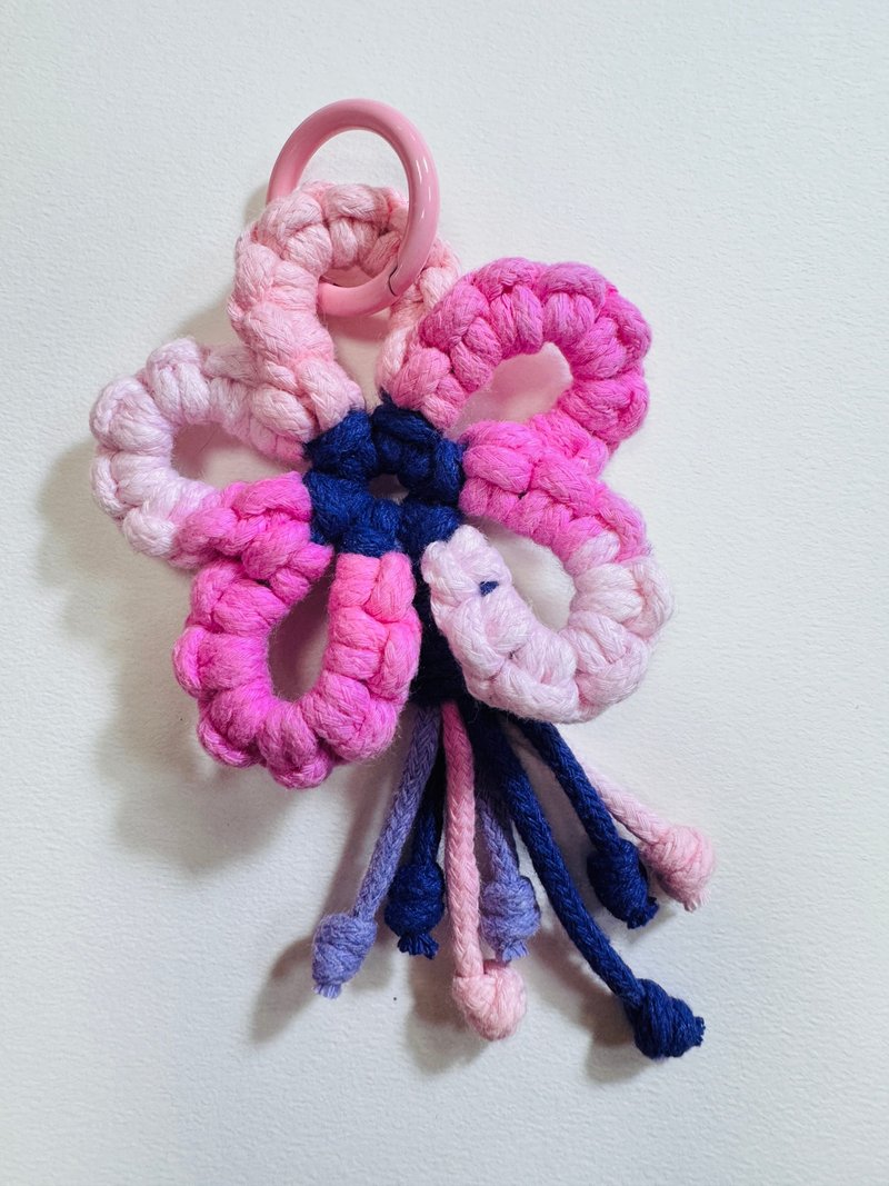 迷之作—手作handmade編織漸層粉嫩花吊飾 - 吊飾 - 棉．麻 粉紅色