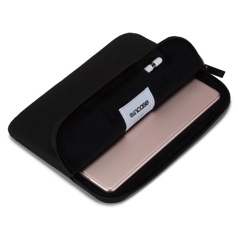 [INCASE] Slim Sleeve iPad Pro 9.7 吋 shockproof package with stylus slot (black) - เคสแท็บเล็ต - วัสดุอื่นๆ สีดำ