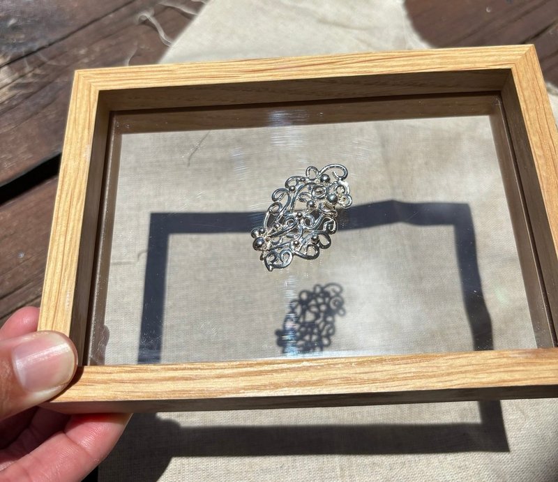 秘境花園雕花胸針 - 胸針 - 純銀 