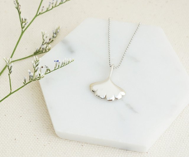シルバー イチョウの葉 ネックレス 秋の葉イチョウシルバーネックレス - ショップ Cami Handicraft