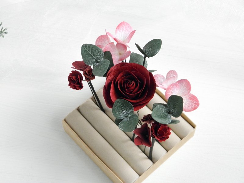 Burgundy wedding hair pins Flowers bridal hair piece Roses Eucalyptus headpiece - 髮圈/髮夾 - 其他材質 紅色