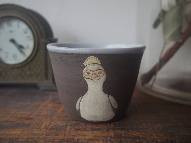 Handleless cup with secretary bird - แก้ว - ดินเผา สีดำ