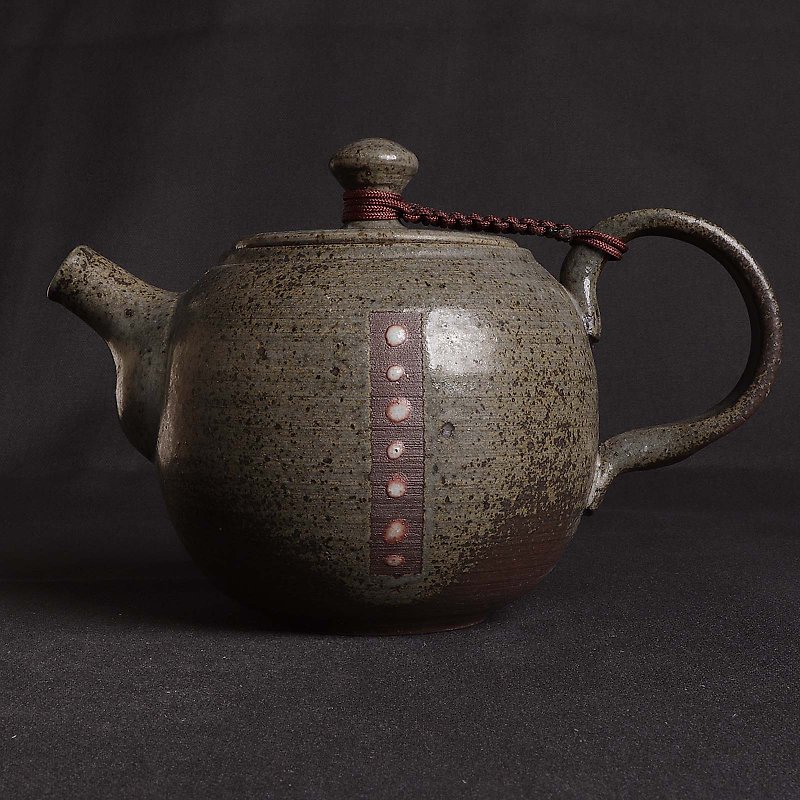 Mingya Kiln l Pale green glazed polka dot back hand pot - Teapots & Teacups - Pottery Gray