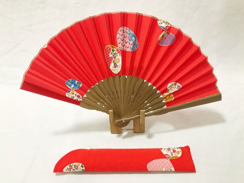 着物扇子　アンティークの絹の着物使用　日本の京都の職人が手仕事で制作　オンリーワン　プレゼントに最適 #28 - 扇子 - 絲．絹 紅色
