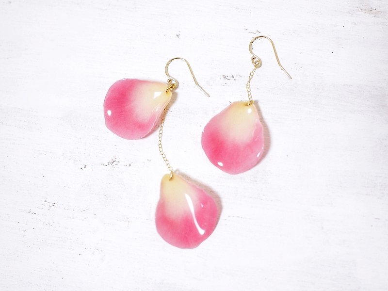 Dance of Rose (Bell Rose) Asymmetric Earrings / Earrings - Earrings & Clip-ons - Other Materials Pink