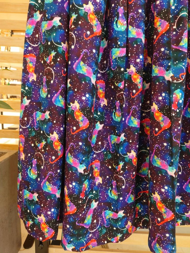 Space moon cats happy Skirts NAVY / USA Cotton 日本製 綿100% Free size - 裙子/長裙 - 棉．麻 藍色