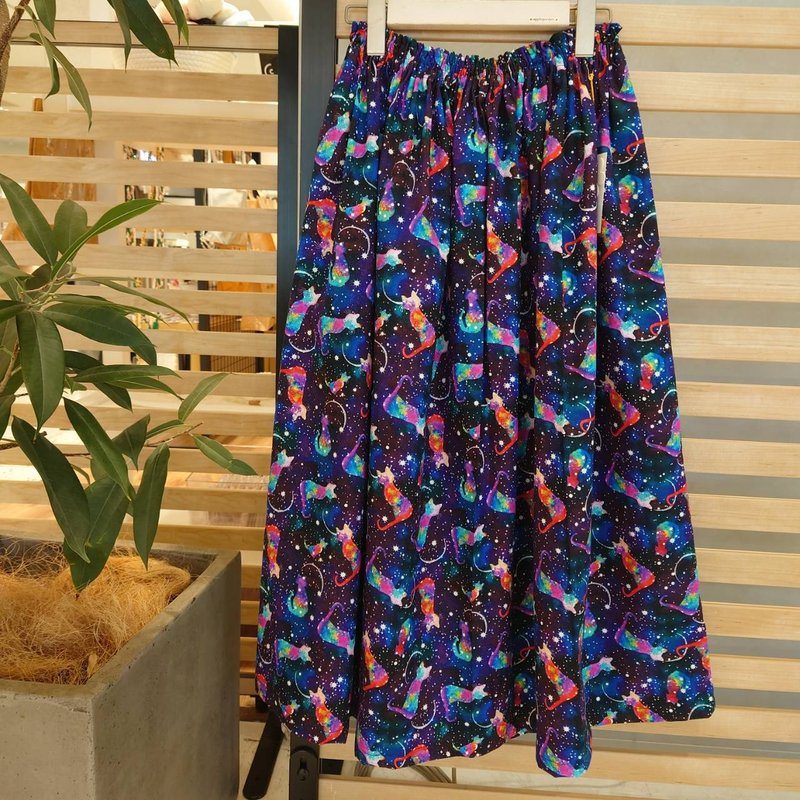 Space moon cats happy Skirts NAVY / USA Cotton 日本製 綿100% Free size - 裙子/長裙 - 棉．麻 藍色