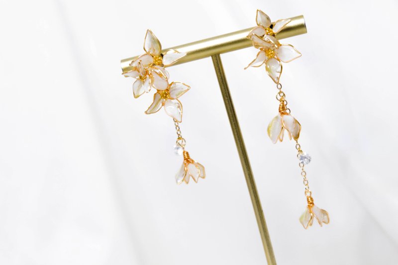 Ear cuff crystal flower_starry sky leaves (detachable pendant_white brushed light green)_light dot jewelry - ต่างหู - เรซิน 