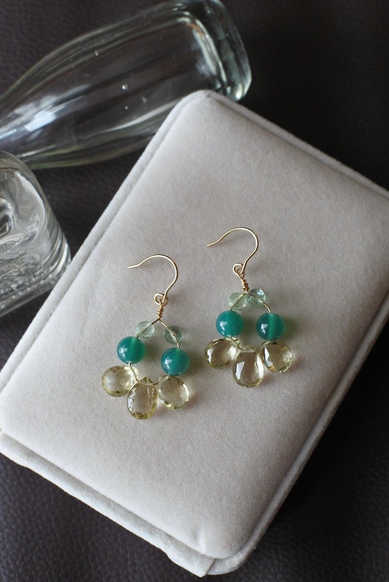 Fresh green~14kgf earrings - Earrings & Clip-ons - Gemstone Green
