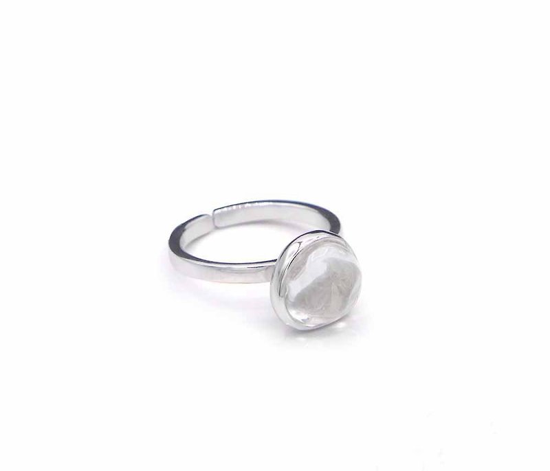 Handmade borosilicate glass tiny triangle ring with white color CASO jewelry - แหวนทั่วไป - โลหะ สีเงิน