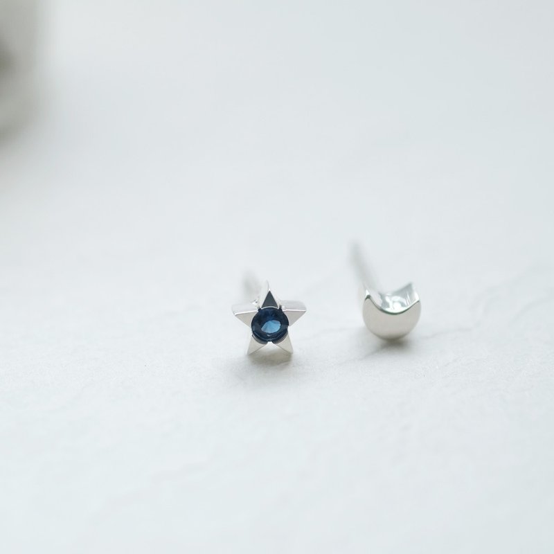 Sapphire Star & Crescent Moon Miniature Earrings Silver 925 - ต่างหู - โลหะ สีเงิน