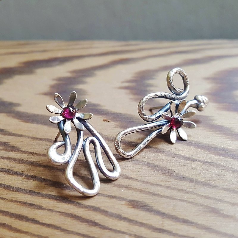 Flower gesture asymmetric silver earrings / ear pin / red garnet - Earrings & Clip-ons - Sterling Silver Silver