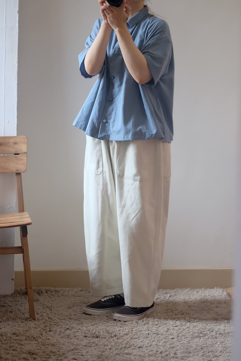 Smoky Blue Wide Short Shirt - เสื้อเชิ้ตผู้หญิง - ผ้าฝ้าย/ผ้าลินิน สีน้ำเงิน