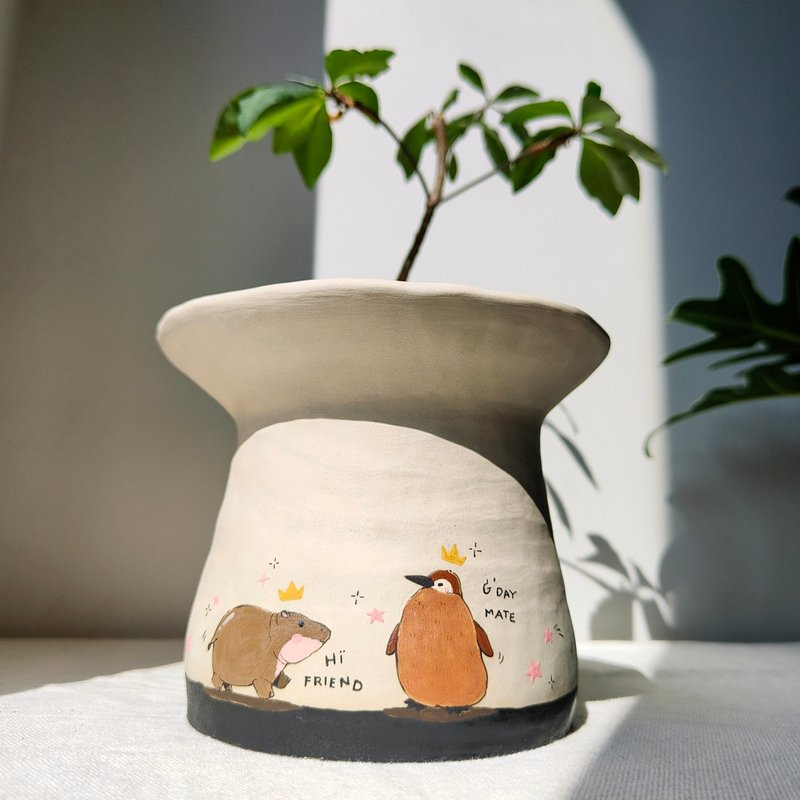 Moodeng and Pesto painted on creamy-white planter. Handmade pot with drainage. - เซรามิก - ดินเผา 