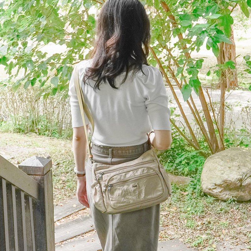 (淺杏色)輕盈紙感橢圓袋多隔層側背斜背包33601 - 側背包/斜背包 - 尼龍 