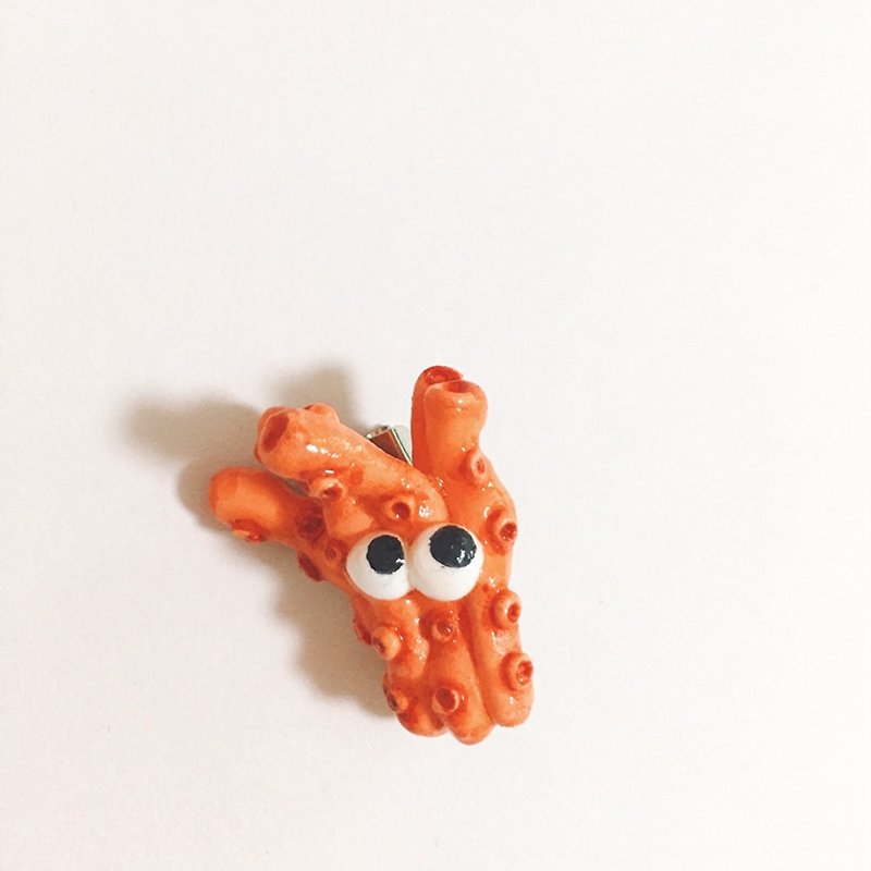 Lovely coral Handmade clay painted pin brooch handmade - เข็มกลัด - ดินเหนียว สีส้ม