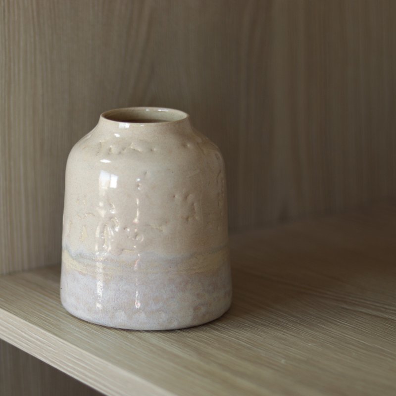 VASE / SAKURA AND OUCHI #FEDFE1 - Pottery & Ceramics - Pottery Pink