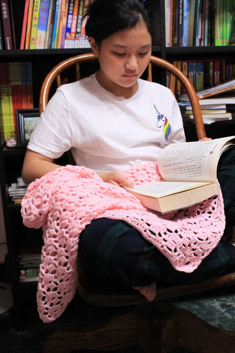 外婆的手工毛毯  鮮嫩可愛的粉紅 - 被/毛毯 - 聚酯纖維 