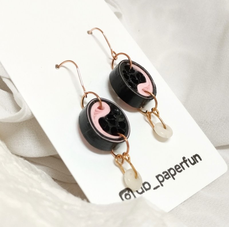 Paper rolling paper craft paper jewelry handmade accessories--Yixiang Tai Chi/Black Pink Fish - Earrings & Clip-ons - Paper Pink